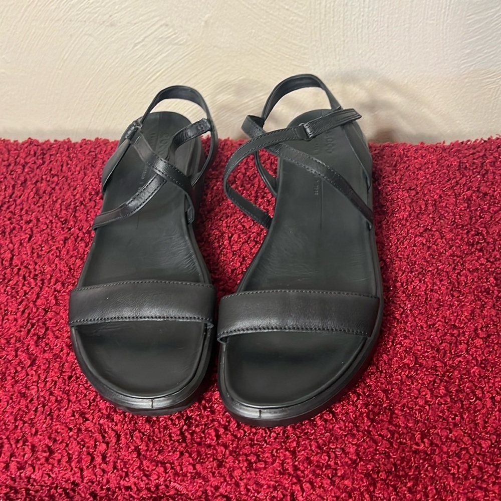 The ECCO Flowt LX Flat Strappy Sandal Black Hook & Loop Closure Size 41/US 10